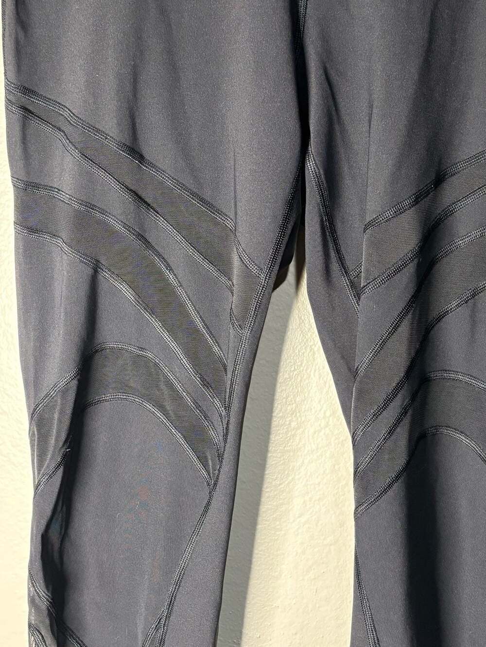 Lululemon Women's Black High-Rise Mesh Detail Athletic Leggings